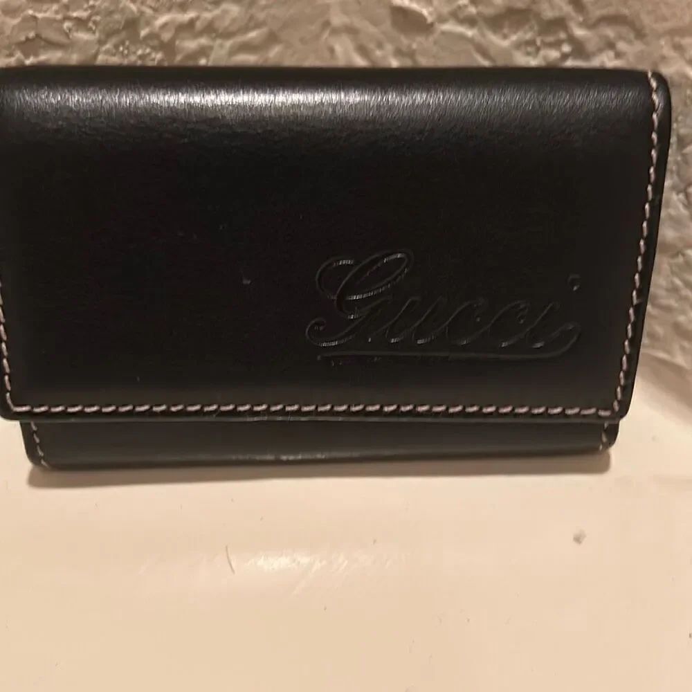 Gucci Foldover Key Holder Card Case Black Leather Script Logo Luxury Minimalist